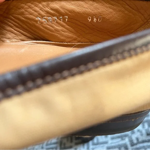 GUCCI Horsebit Accent Tan and Brown Loafers - Sz 9 - Picture 8 of 14
